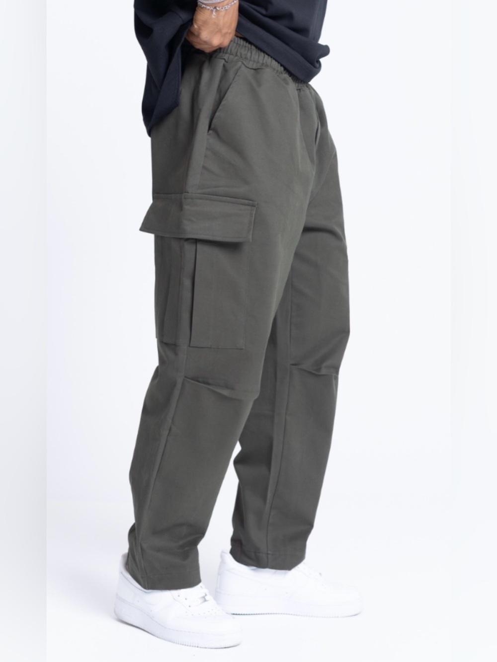 H&M Men's Skinny Fit Cargo Pants - Dark Olive
Excellent condition 🌟🌟🌟🌟🌟